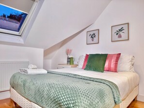 1 chambre, fer et planche à repasser, accès à Internet, literie fournie