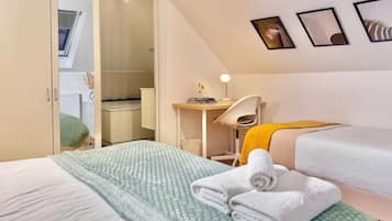 1 bedroom, iron/ironing board, internet, bed sheets