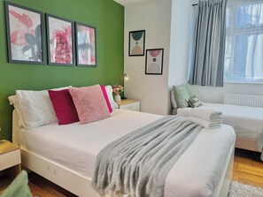 1 chambre, fer et planche à repasser, accès Internet, draps fournis