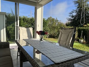 Outdoor dining - Five star Apartment Lui with garden – rooftop pool
 (Icici)