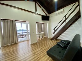 Panoramic Apartment | Ruang tamu | TV Pintar