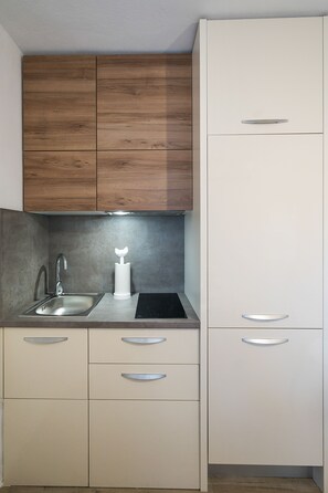 Køleskab, opvaskemaskine, brødrister