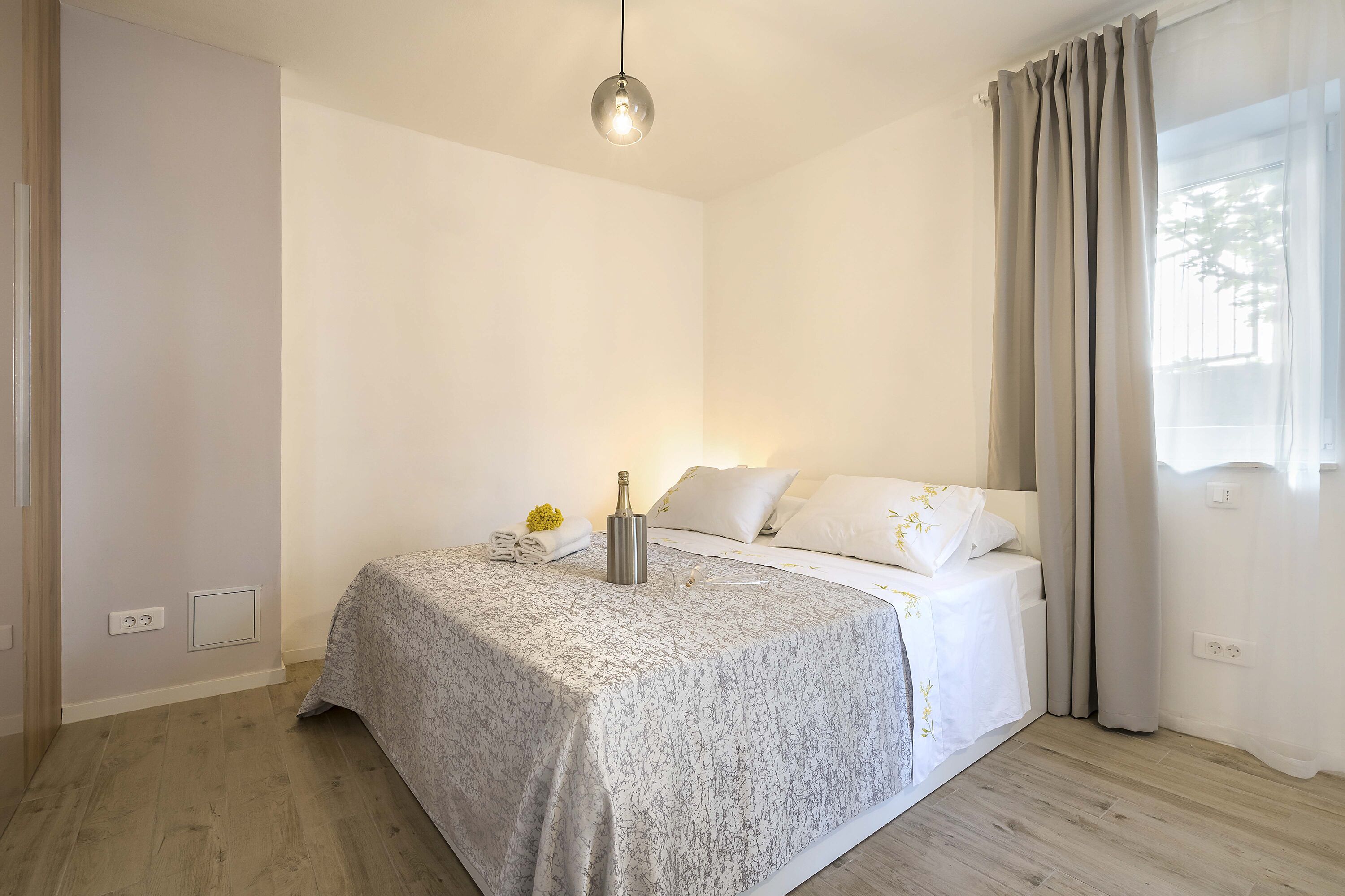 1 多间卧室、熨斗/熨衣板、WiFi、床单