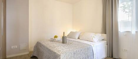 1 多间卧室、熨斗/熨衣板、WiFi、床单