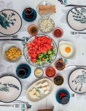 Free daily full breakfast - Vinea Bozcaada (Bozcaada)