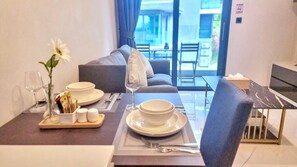 Dining - B405 - 1 Bedroom Serviced Apartment Pool View Near Ao Nang Beach (Tambon Ao Nang)