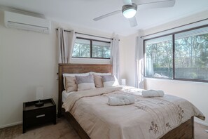 4 Schlafzimmer, Schreibtisch, Bügeleisen/Bügelbrett, WLAN