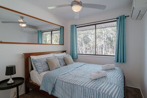 4 bedrooms, desk, iron/ironing board, WiFi - Canopy By Khove (Willow Vale)