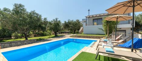 Seasonal outdoor pool, pool umbrellas, sun loungers