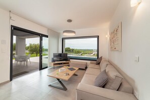 Villa Sunset with Heated Pool | 거실 공간
