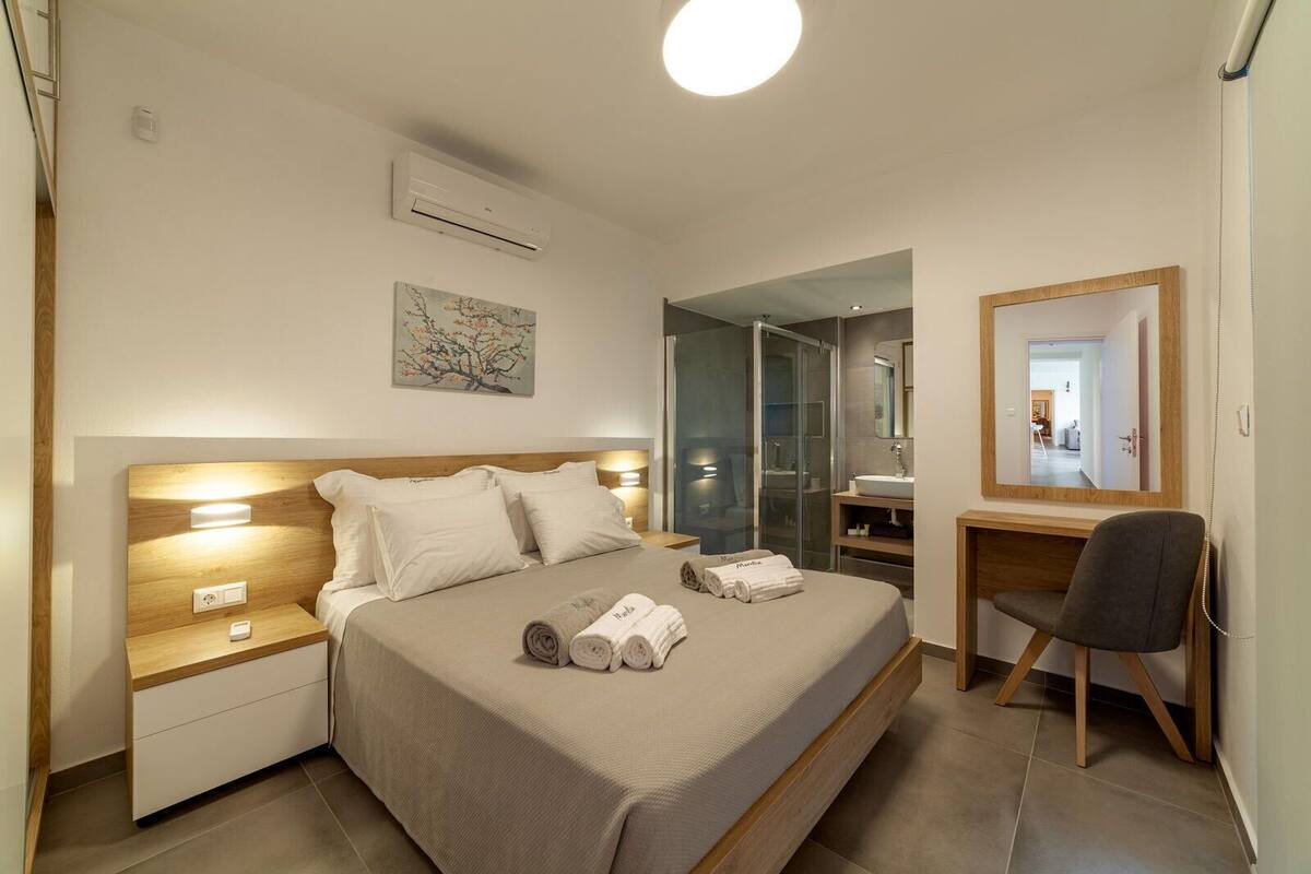 Villa Olivia with Heated Pool | 2 bedrooms, iron/ironing board, WiFi (free), bed sheets