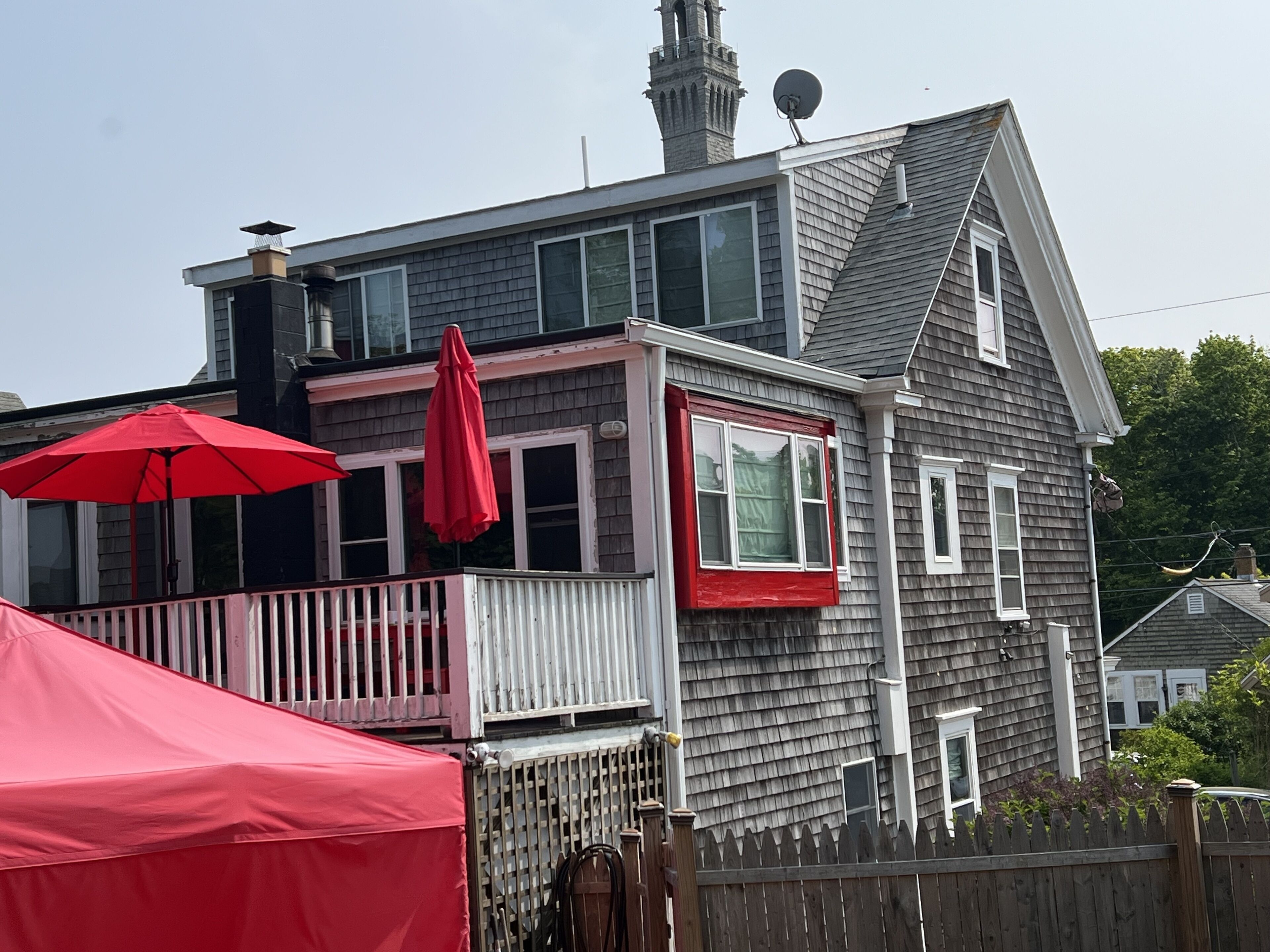 Great Location! 3 BR 2Q/1K. See our Fall/Winter specials. Watch our new video.  