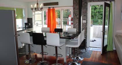 Home base for a 5 star vacation. Clean & comfortable 3 br w/pkg. Great location.