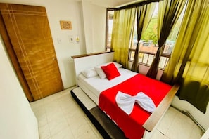 2 chambres, bureau, accès au Wi-Fi (inclus), literie fournie