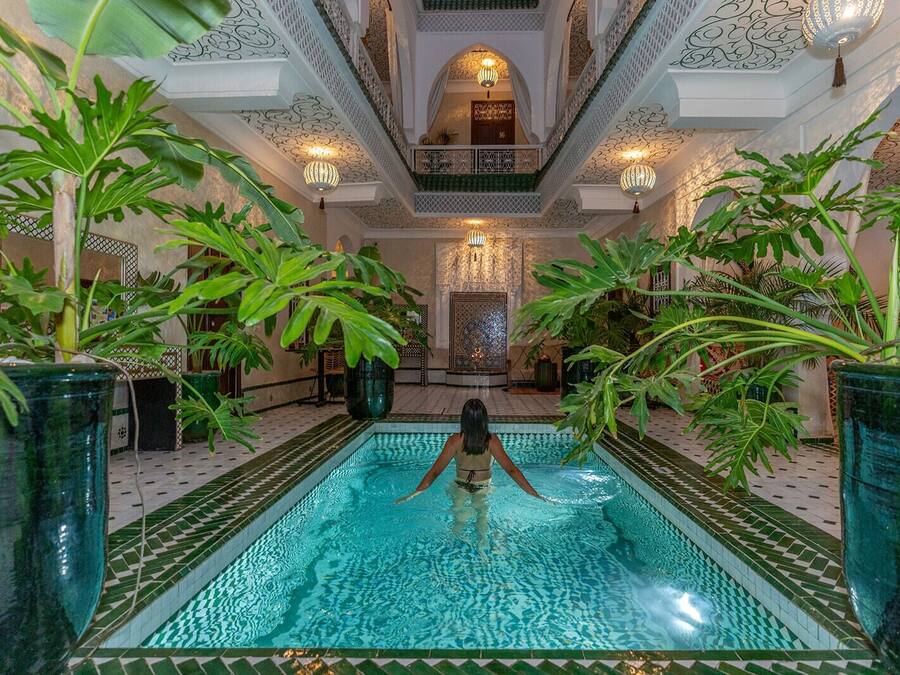 Una piscina cubierta