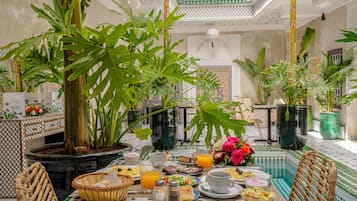 Desayuno continental incluido todos los días