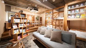 Free WiFi, bed sheets - MANGA ART HOTEL BAKUROCHO (Tokyo)