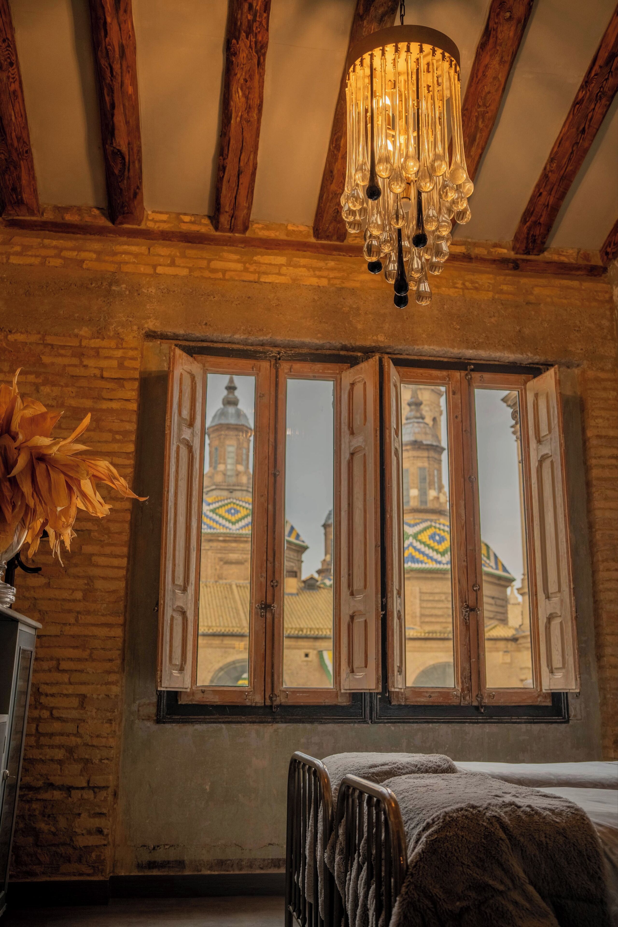 4 bedrooms, desk, travel crib, WiFi