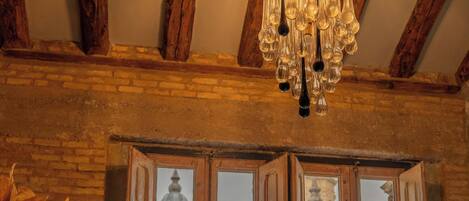 4 bedrooms, desk, travel crib, WiFi