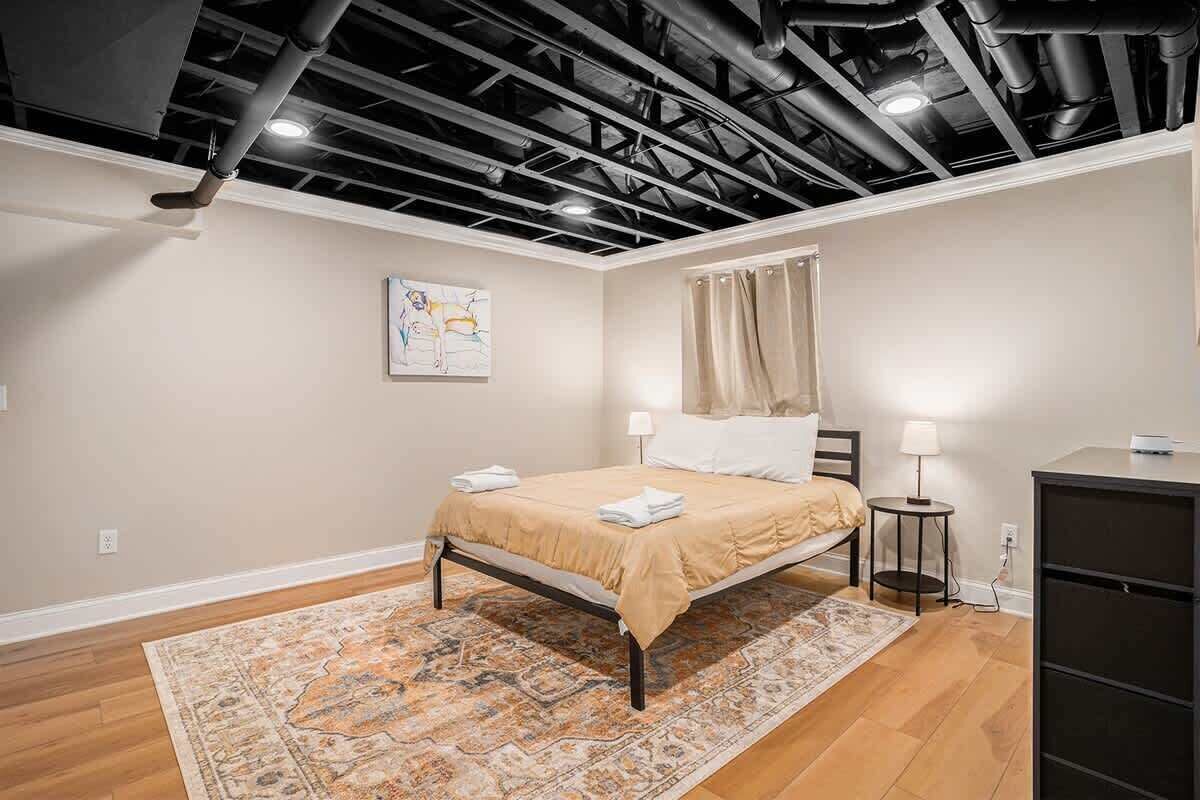 5 bedrooms, iron/ironing board, travel crib, free WiFi