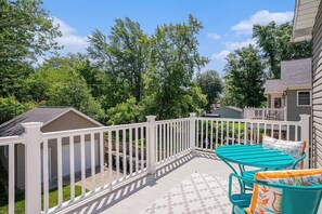 Outdoor dining - Hounds on Hazel (South Haven)