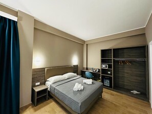 Superior Triple Room | 1 bedroom, minibar, in-room safe, desk