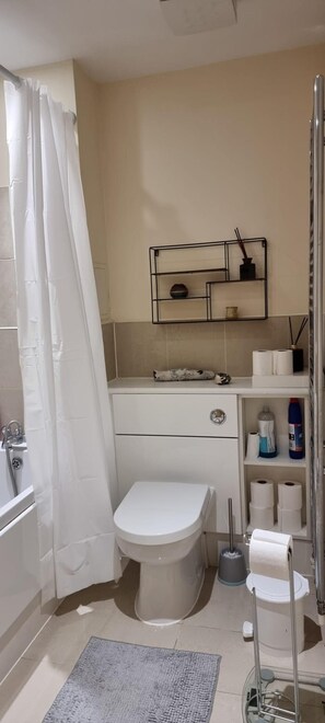 Apartment | Bathroom | Separate tub and shower, deep soaking tub, free toiletries, hair dryer