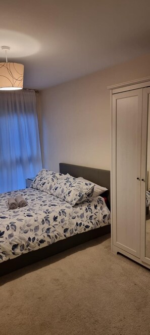2 bedrooms, iron/ironing board, free WiFi, bed sheets - Stunning 2-bed Apartment Near Colindale Station (London)