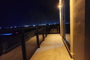 المنطقة المحيطة بالمنشأة