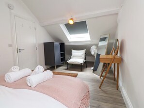 4 bedrooms, individually decorated, individually furnished, free WiFi - Hendre (Menai Bridge)