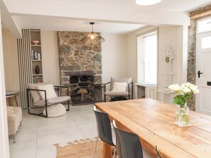 Interior - Hendre (Menai Bridge)