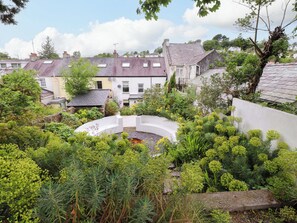 Property grounds - Hendre (Menai Bridge)