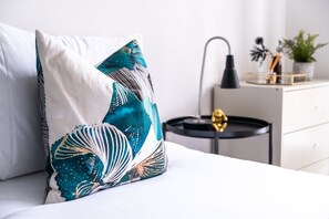1 habitación, escritorio, tabla de planchar con plancha y wifi gratis 