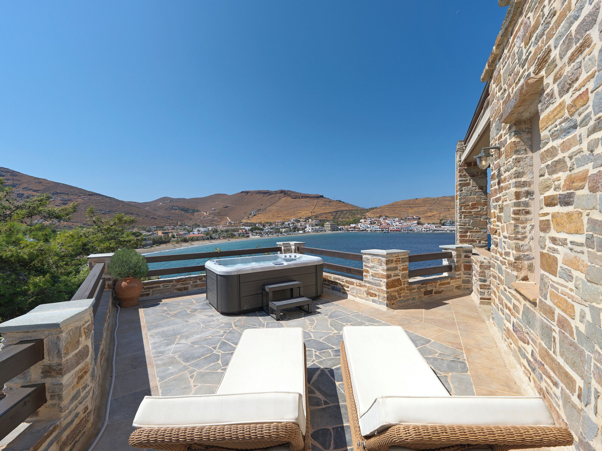 King Suite with Sea View and Hot Tub | 테라스/파티오