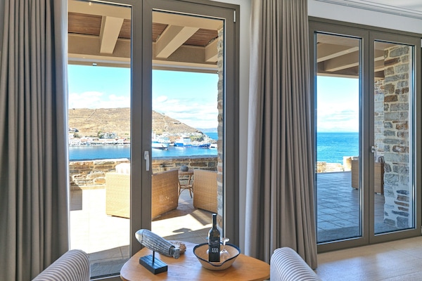 King Suite with Sea View and Hot Tub