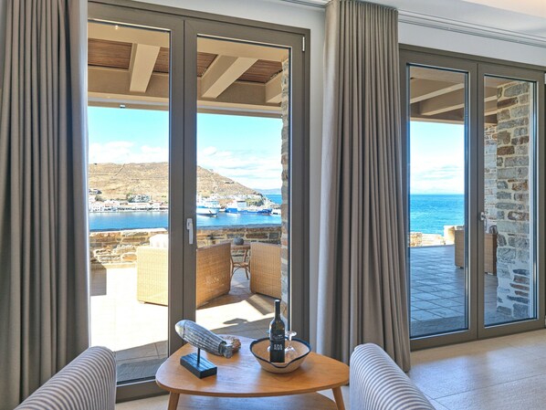 King Suite with Sea View and Hot Tub