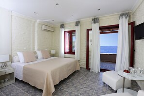 Habitación Deluxe con 1 cama matrimonial o 2 individuales, vista al mar | 1 habitación, ropa de cama de alta calidad y minibar 