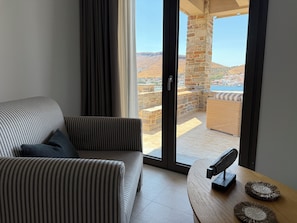 King Suite with Sea View and Hot Tub