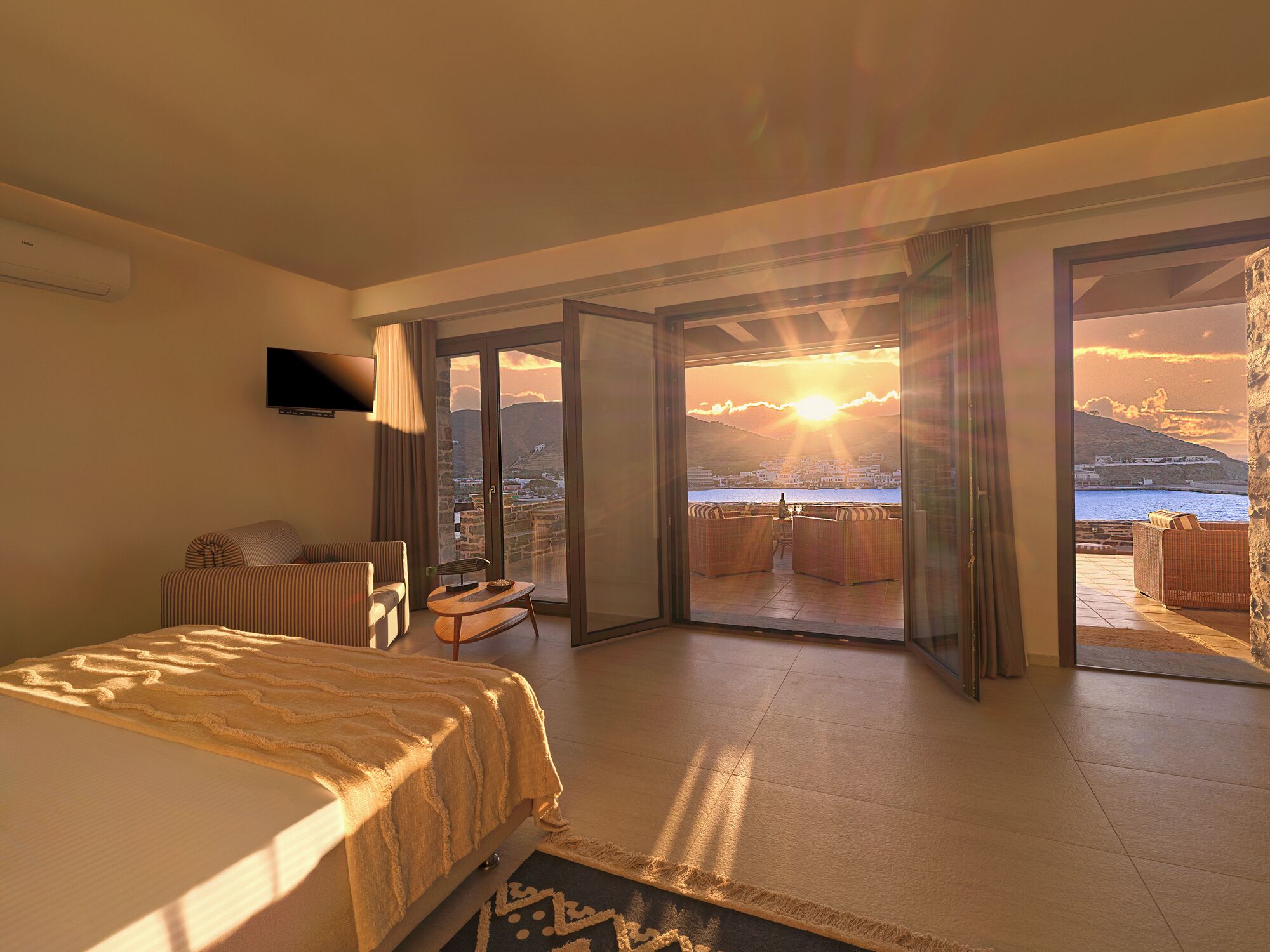 King Suite with Sea View and Hot Tub
