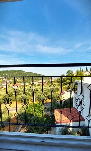 Deluxe Double Room, Non Smoking, Sea View | Desk, soundproofing, free WiFi