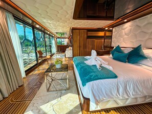 4 bedrooms, iron/ironing board, WiFi, bed sheets - Superyacht Overnight Experience - Orchid (Dubai)