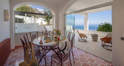 Villa Gr - Enchanting Villa Overlooking the Sea