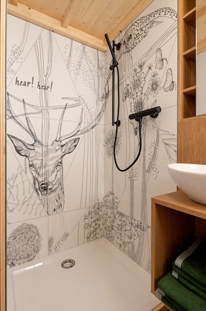 Douche, articles de toilette écologiques, séchoir à cheveux