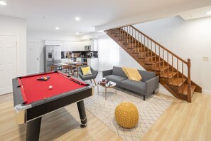 Apartment | 3 bedrooms, Internet - Cherry Suites 3BR Apt w W D Pool Table (Philadelphia)