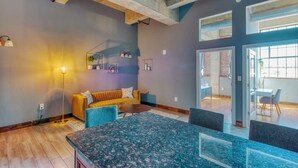 Apartment | 2 bedrooms, Internet - Sosuite 2BR Apt w W D Gym On-site Restaurant (Philadelphia)