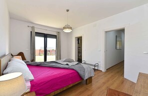 3 室のベッドルーム、WiFi