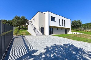Exterior - Villa with swimming pool and large garden (Pula)