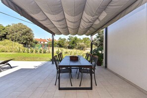 屋外ダイニングエリア