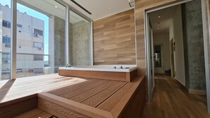 Sauna, bain à remous, hammam, massages