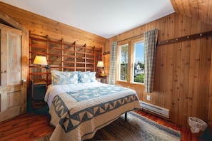 3 bedrooms, iron/ironing board, free WiFi, bed sheets - Ole Greeley Cottage - Classic oceanfront, pet-friendly Bailey Island cottage (Bailey Island)